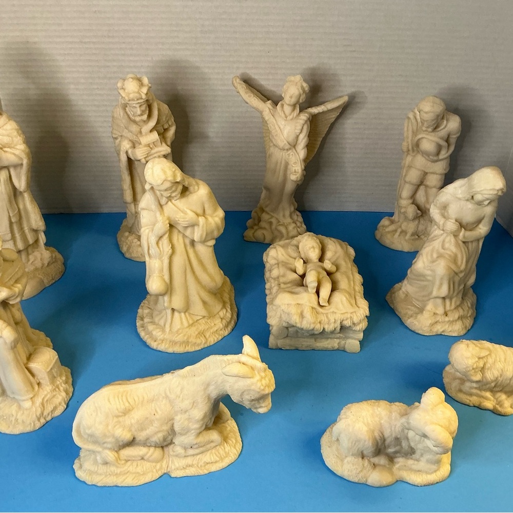 Nativity Set - Picture 2 of 12